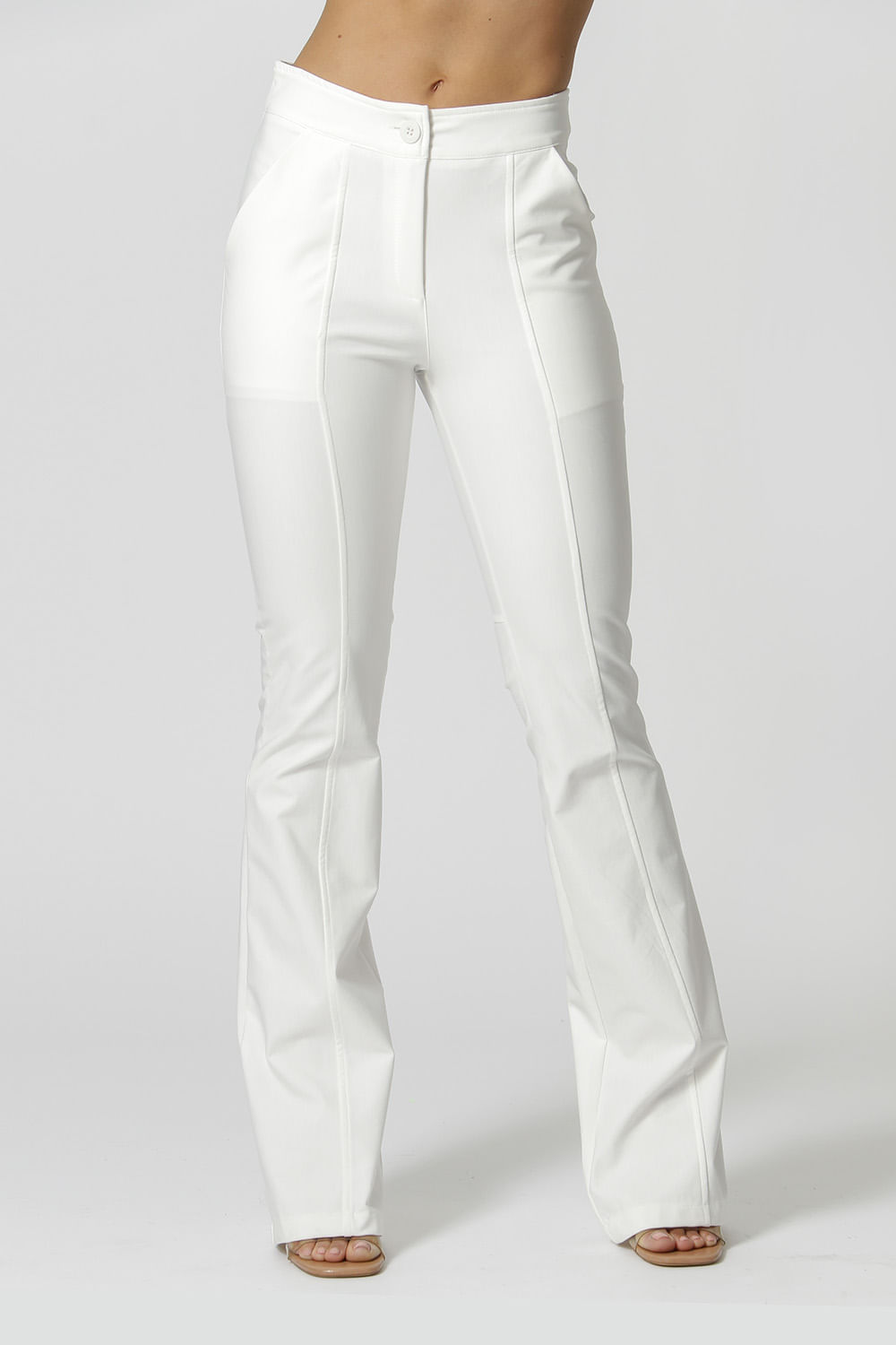 CALÇA FLARE OFF WHITE COM BORDADO - CALÇA FLARE OFF WHITE COM BORDADO -  L'Accord