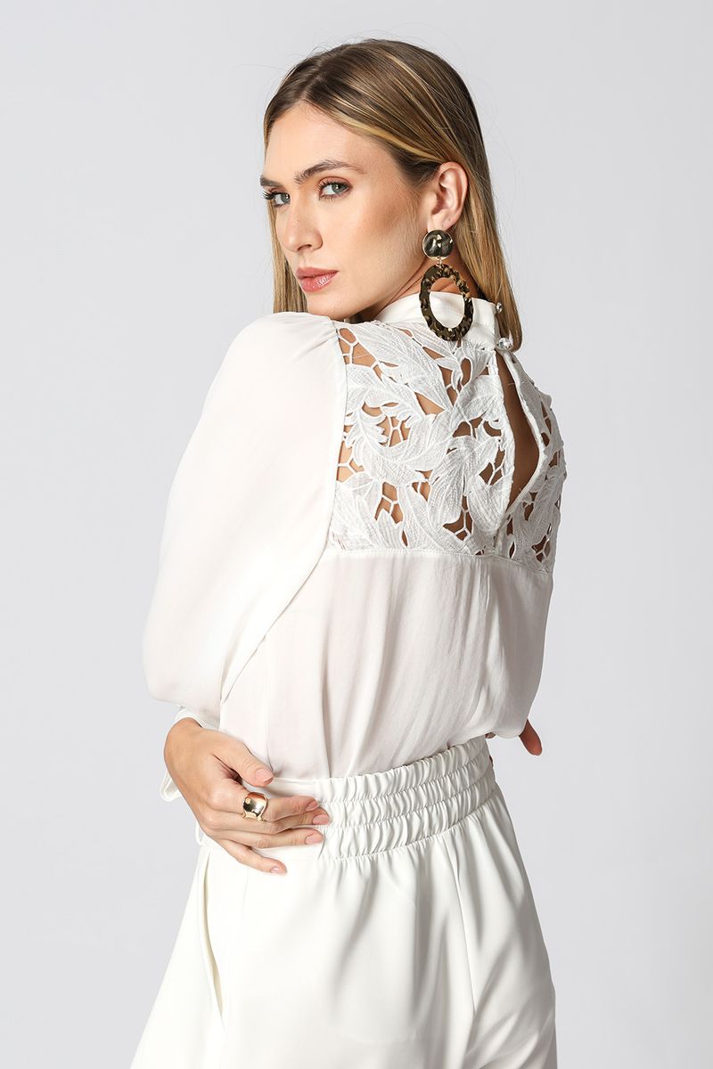 Blusa-com-Detalhes-em-Guippir-e-Punho-com-Pregas-e-Botoes-20498