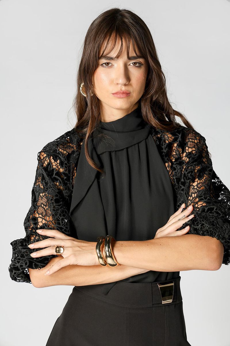 Blusa-Com-Mangas-De-Guippir-e-Echarpe-Assimetrica-20494